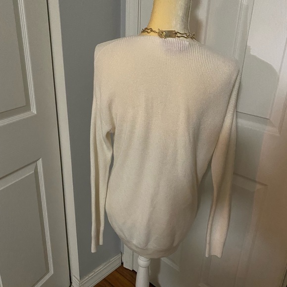 White sweater by Laurie Felt - Picture 3 of 5